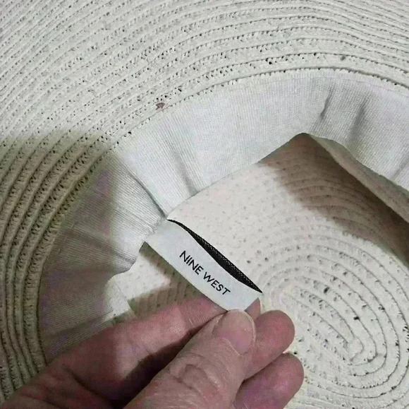 Nine West floppy hat. Cream w brown belt like band.Packable. - Picture 4 of 6